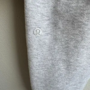 Lululemon womens 14 Scuba High Rise Jogger Crop Pant Sweatpant Fleece Light Grey thumbnail 4