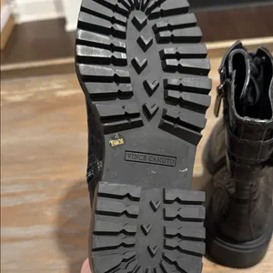 Vince Camuto Fawdry Black Croc Combat Boots Size 5.5 Lug Sole Leather Grunge‎ thumbnail 12