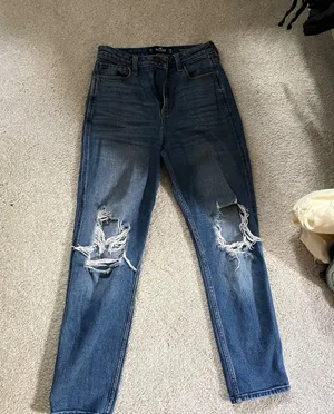 Hollister Jeans Ultra High-Rise Mom thumbnail 3