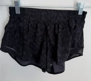 Lululemon Hotty Hot Short II 2.5" size 4 thumbnail 1