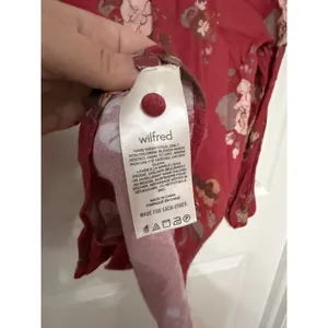 Wilfred Aritzia‎ Floral Button Down Blouse Red Pink Long Sleeve XS Notched Lapel thumbnail 6