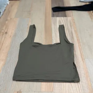 ReoRia Ruched Sweetheart Tank Top Size S Olive Green Sleeveless Crop Top thumbnail 3