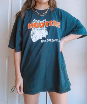 Oversized Hooters Tee Graphic T Shirt New Orleans thumbnail 3