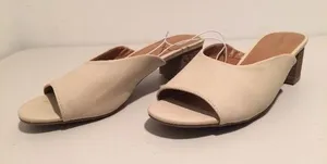 Beige/Cream Heels Tan Size 6.5 thumbnail 1