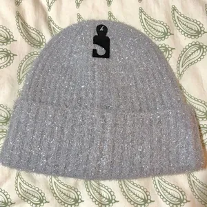 Kate Spade New York Heather Grey Silver Tinsel Knit Beanie Winer Hat OS NWT thumbnail 4