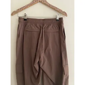 ATHLETA Chelsea Utility Joggers Mineral Brown Size 2 thumbnail 4