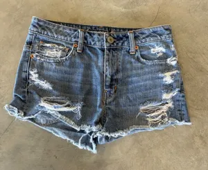 American Eagle Distressed Denim Shorts Medium Wash Frayed Hem Size 4 Cotton thumbnail 1