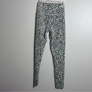 Offline by Aerie Women Hi-Rise Gray Animal Print 7/8 Legging size‎ S thumbnail 4