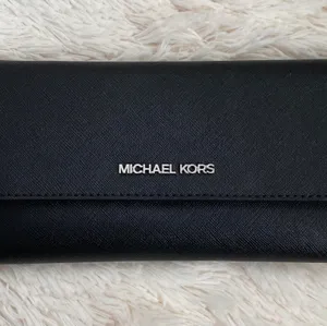 Michael Kors LARGE TRIFOLD WALLET thumbnail 1
