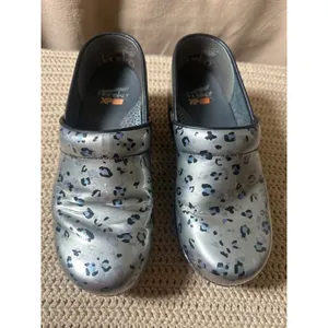 Dansko XP 2.0 Silver Leopard Metallic Patent Leather Clogs Shoes Womens 38 thumbnail 7