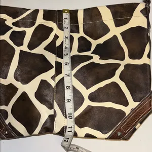 Source Unknown BROWN & CREAM FAUX LEATHER GIRAFFE PRINT DESIGN BIG BUCKET BAG SILVER HARDWARE thumbnail 10