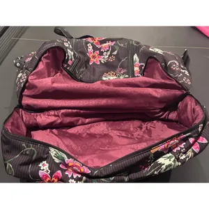 Vera Bradley large duffle bag with accessories. Excellent‎ condition thumbnail 5