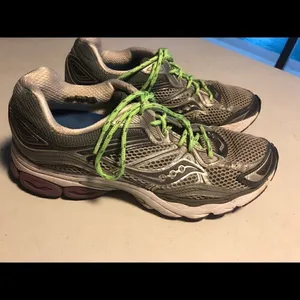 Saucony gray shoes size 10 thumbnail 2