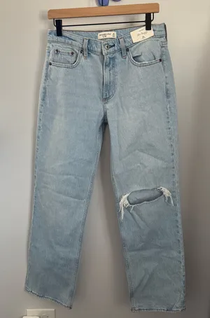 Abercrombie & Fitch 26 NEW Baggy Low Rise Jeans Light Wash Distressed Knee thumbnail 1
