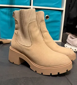 American Eagle Chunky Boots thumbnail 1