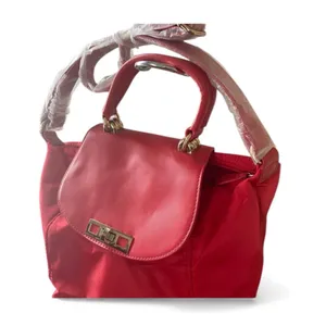 Cute Cross Body/Handled Bag. One zipper and 2 inside pockets. NWT thumbnail 3
