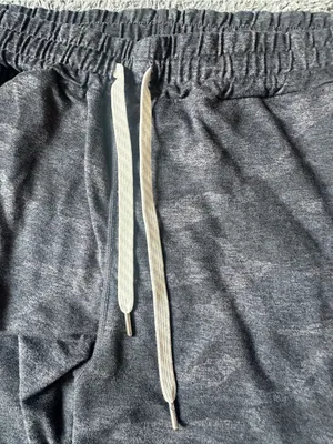 Vuori Women’s Performance Joggers heathered charcoal camouflage, size Large thumbnail 2
