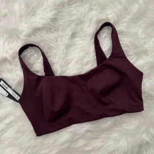 Nike Skims Matte Scoop Neck Sports Bra Currant Size Medium thumbnail 3