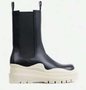 Lemonade Two-Tone Lace-Up Platform Chelsea Boots — Black & Cream Size 7 thumbnail 1