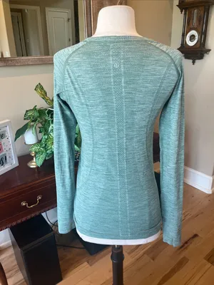 Lululemon Athletica I run for me Head Up Heart Out Heather Green Long Sleeve thumbnail 5