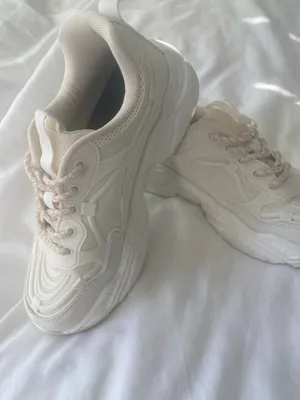 SHEIN sneakers  thumbnail 3