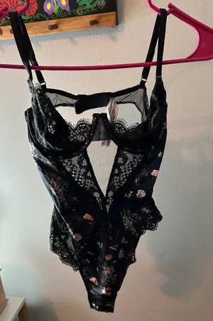Victoria's Secret Lingerie thumbnail 2