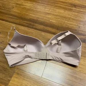 Calvin Klein Women's Wireless Contour Bra Comfort Lightly Lined Everyday Size‎ L thumbnail 2