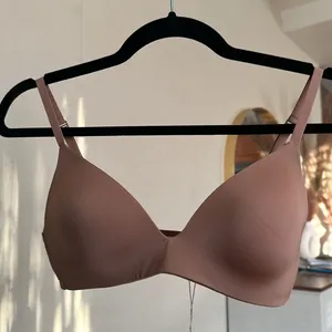 NWT SKIMS Wireless Form lightly lined‎ T-Shirt Bra in Sienna 32DD $54 thumbnail 3