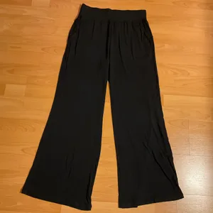 Alo Yoga Semi-Sheer Delicate Lounge Flare Pant (Regular) Black L thumbnail 2