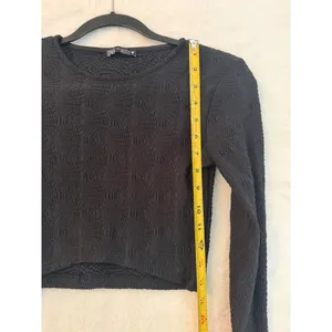 Zara Black Textured Long Sleeve‎ Crop Top Crew Neck Jacquard Pattern Small thumbnail 3