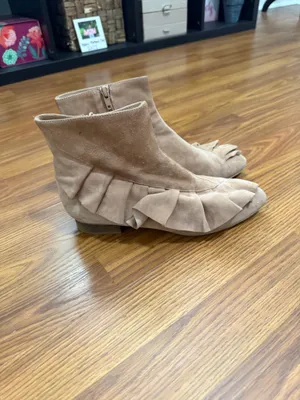 Anthropologie Ruffled Suede Tan Ankle Boots Size 8.5. thumbnail 3