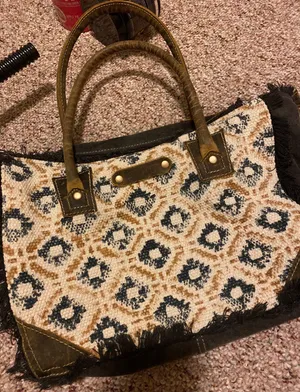 Myra Bags thumbnail 1