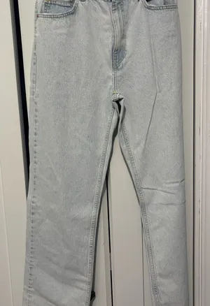 Zara Light Wash Women’s Jeans - Classic Straight Leg thumbnail 1