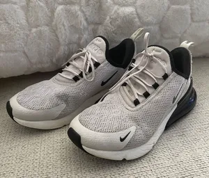 Nike Air Max 270 Shoes thumbnail 1