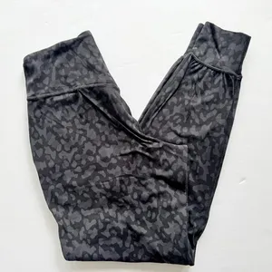 Lululemon Align Jogger Pant 28" Wild Thing Cheetah Camo Deep Coal Size 6 Comfort thumbnail 3