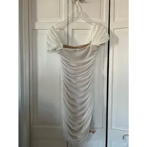 Elliatt BodyCon Ivory Ruched Draped Midi Dress size S thumbnail 7
