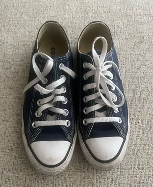 Navy Converse Low-Top thumbnail 1