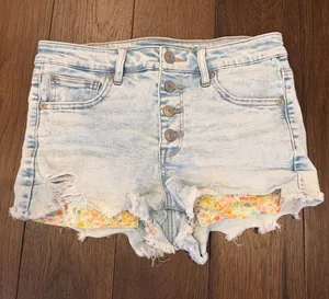 American Eagle Next Level Stretch m Distressed Denim Shorts Size 6 - C70-008 thumbnail 1