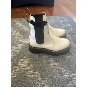 Dr. Martens Boots Chelsea Quad Platform White Leather 2976 Shoe Womens 7/ Mens 6 thumbnail 2