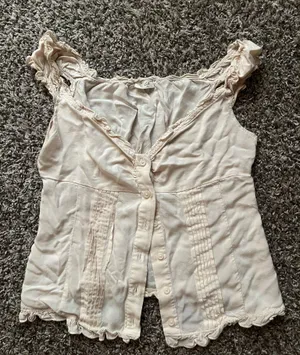 Brandy Melville Button-Up Top thumbnail 2