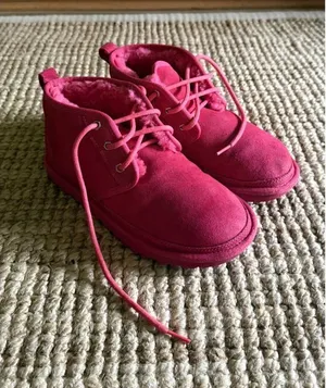 UGG Pink Neumel Boots Women’s Size 7 Shearling Lined Suede thumbnail 1