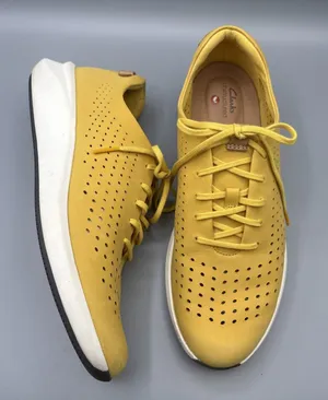 Clarks Unstructured Shoes Size 9.5 Yellow Lace Up Perforated Comfort Sneakers thumbnail 1