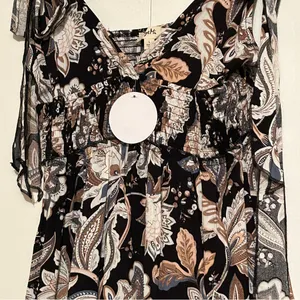 Kyemi maxi floral tie strap dress size Large. NWT thumbnail 2