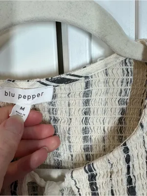 Buckle Blu‎ Pepper Striped Smocked Tie Front Peplum Top size medium gray cream thumbnail 3