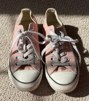 Pink Low-Top Converse Sneakers thumbnail 1