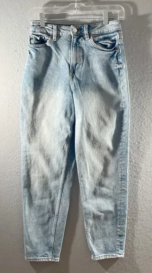893 | H&M Divided High Waisted Relaxed Mom Jeans‎ Light Wash Blue Womens 2 thumbnail 1