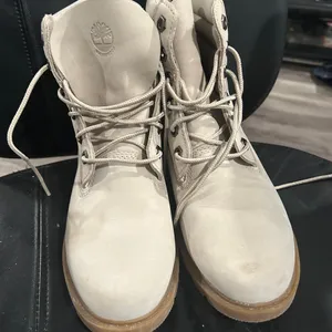 Timberland waterproof Cream Lace-Up Boots thumbnail 1