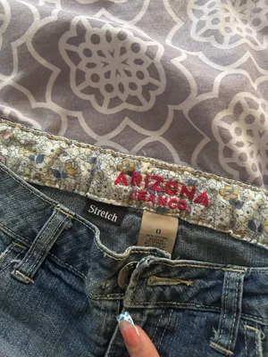 Low waisted jean shorts thumbnail 2