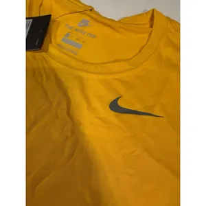 Nike Dri-FIT Women's XS Yellow Short Sleeve Solid Polyester T-Shirt (F43) thumbnail 3