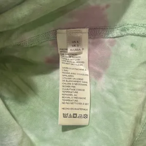 We The Free Free People Be Free‎ Tie Dye Tee Sz S Purple Green Mock Neck Tie-dye thumbnail 6
